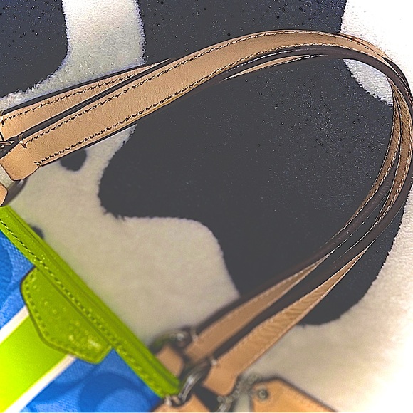 Small C💙ACH T💚TE (barely used) ✨ - Picture 4 of 8